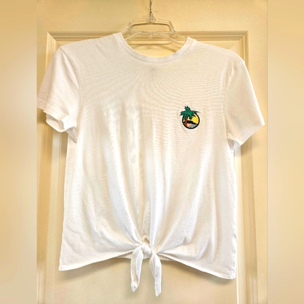 T-shirt with bottom tie